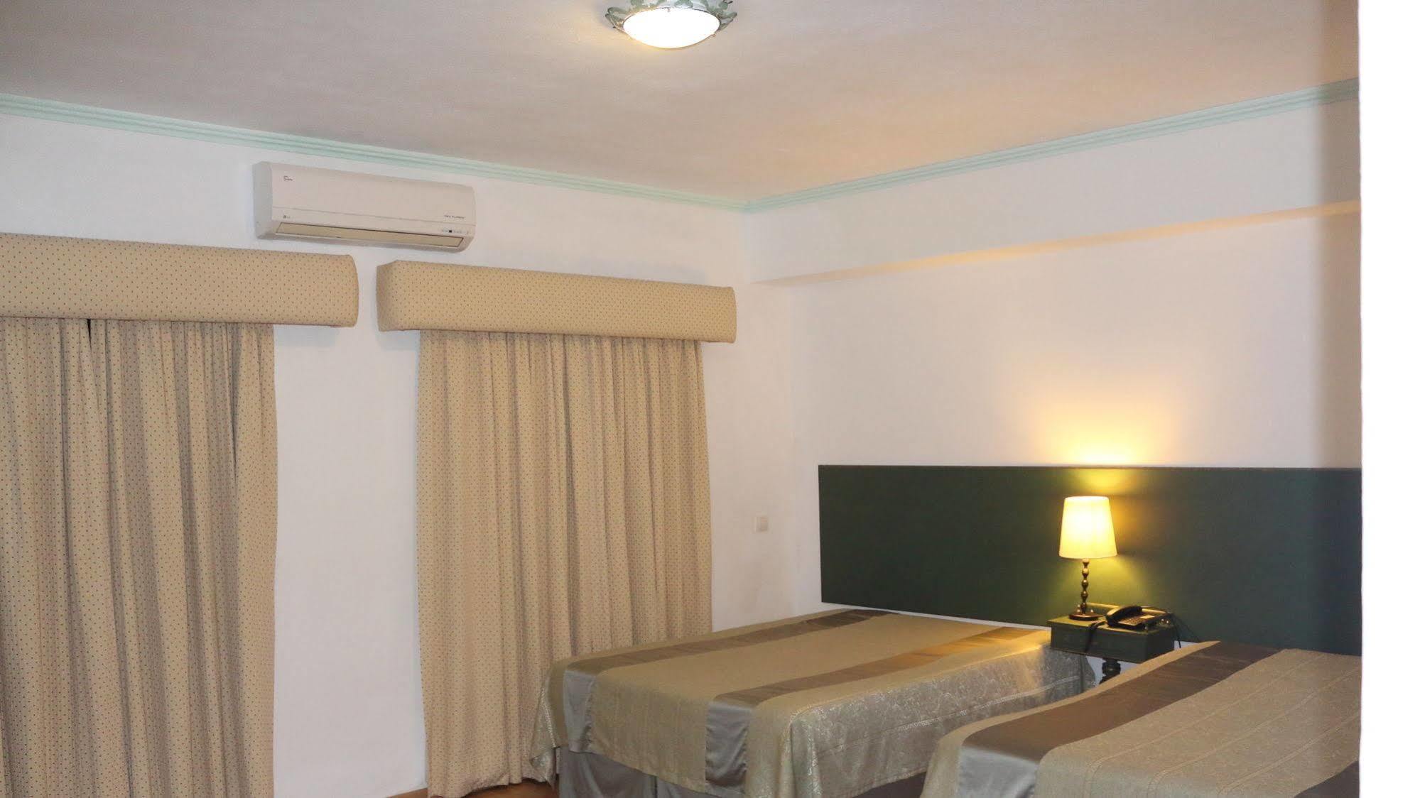 Hotel Solar Dos Lilases Mora Buitenkant foto